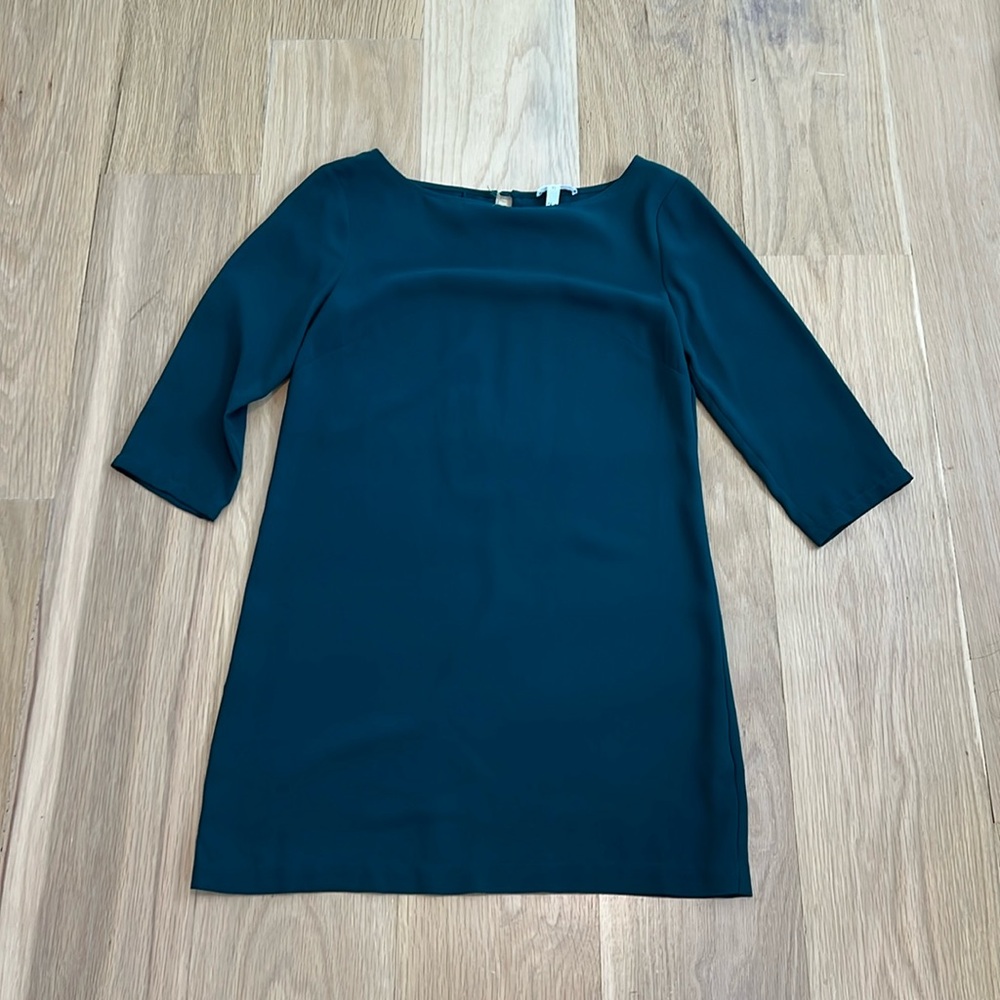 Lulus green loose fitting dress with cutout back